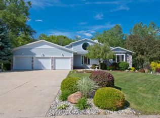 1850 Brookmoor Ct NE, Grand Rapids, MI 49505