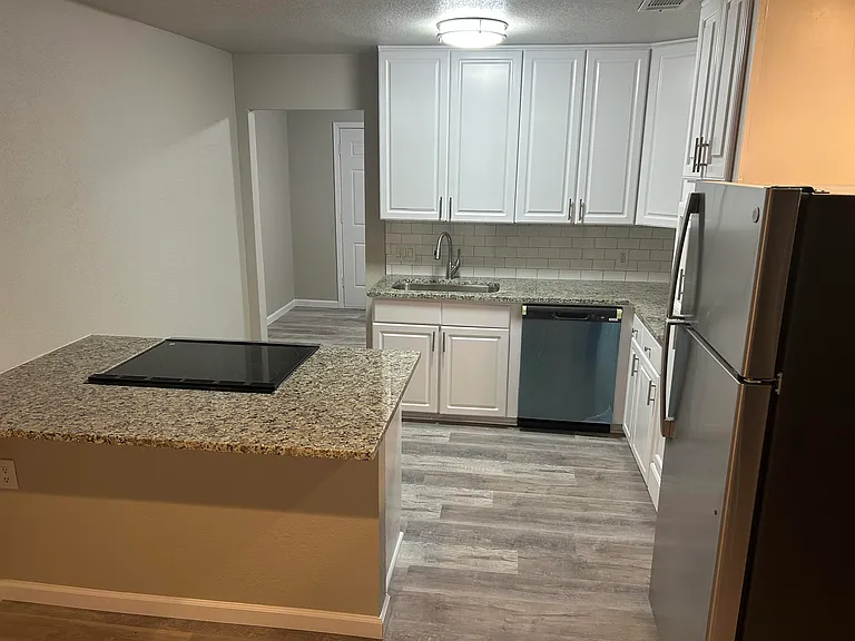 7427 Windhaven Rd — Photo 4