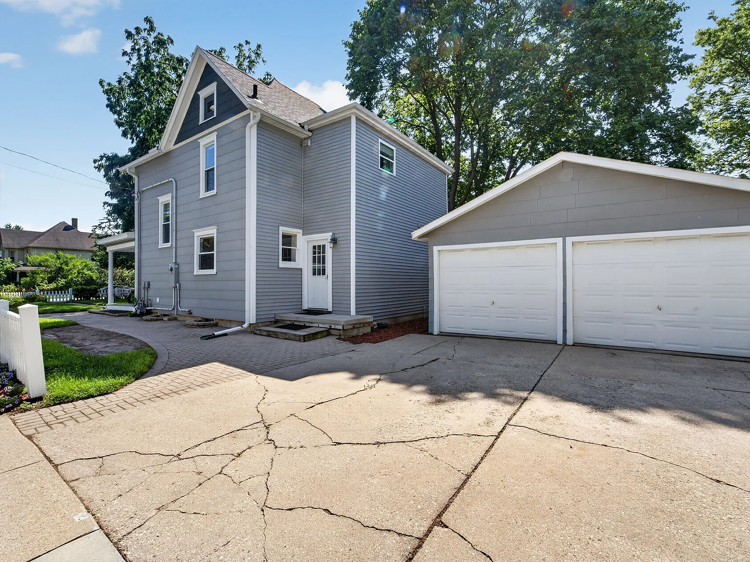 2 bed, 1100 sqft, $2,500 — Photo 3