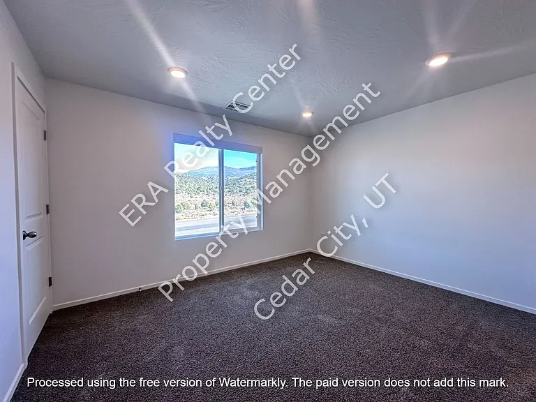 573 S May Dr — Photo 12