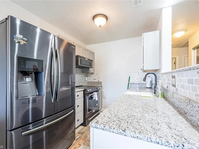 4625 Bayshore Dr #D16 — Photo 4