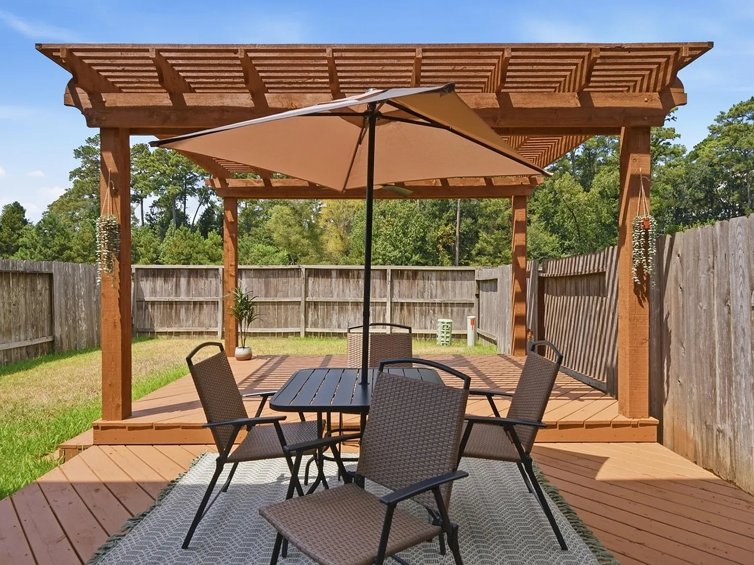 3 bed, 2.5 bath, 1638 sqft, $2,150 — Photo 1