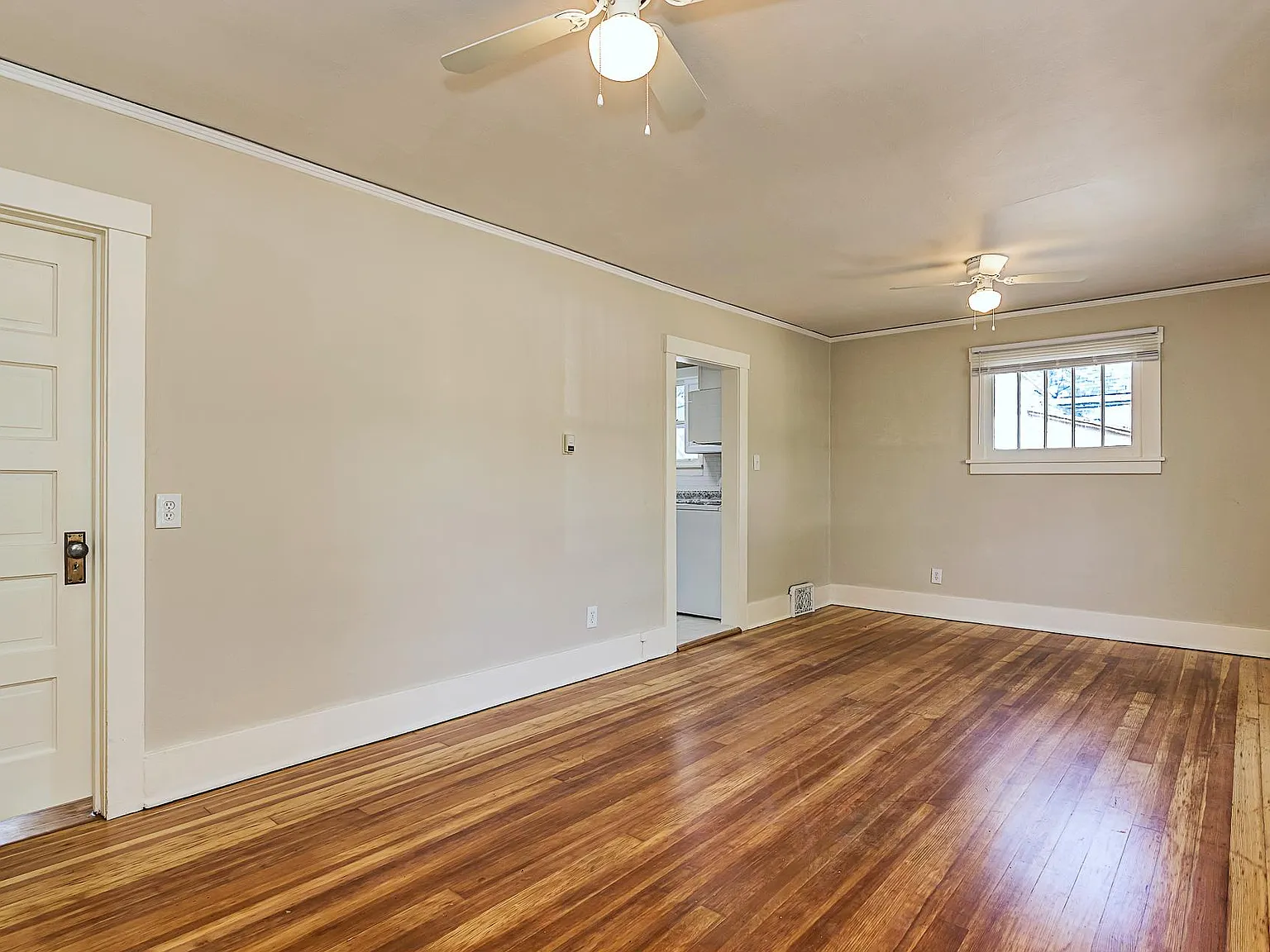 2 bed, 900 sqft, $1,600 — Photo 4