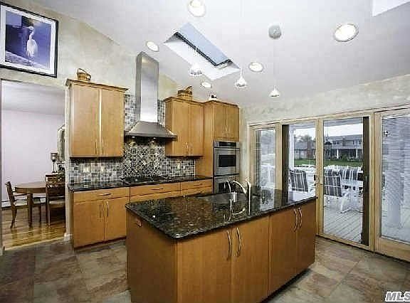 4th image of 278 Bayview Ave