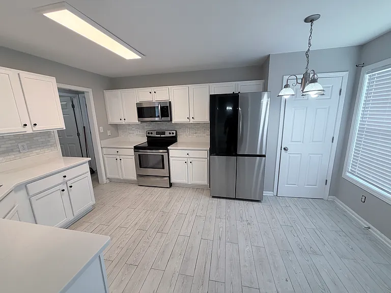 154 Saint George Dr — Photo 2
