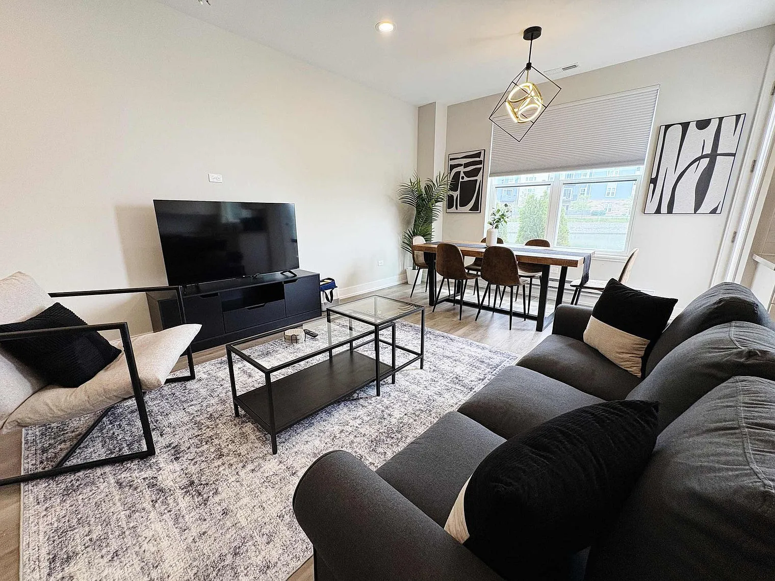 4 bed, 2.0 bath, 1894 sqft, $9,793 — Photo 3