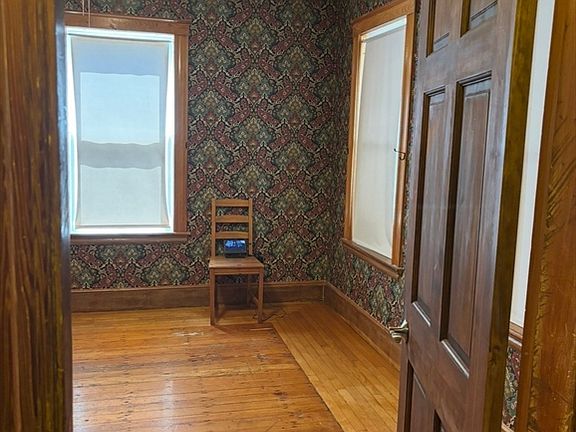 5th image of 13 Moulton St