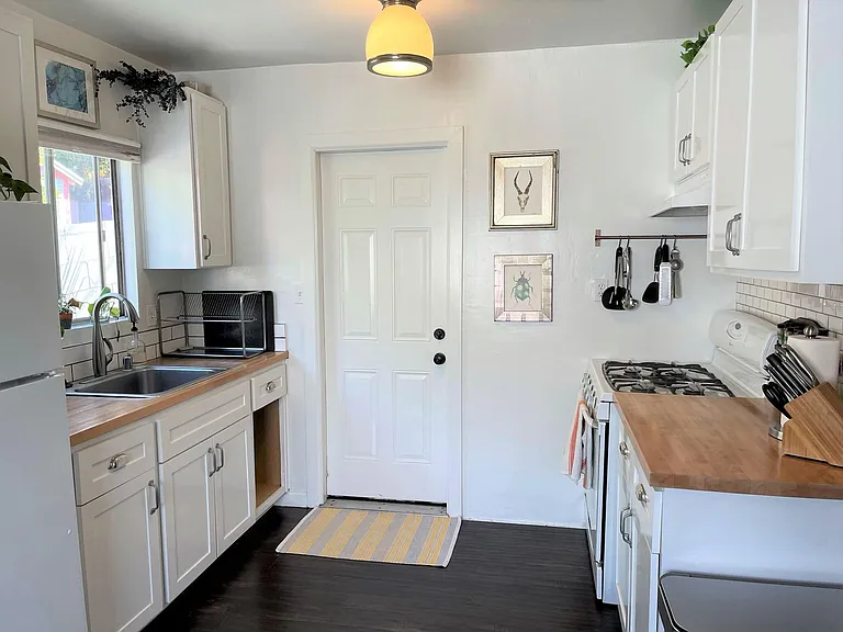 647 W Avenue 28 — Photo 5