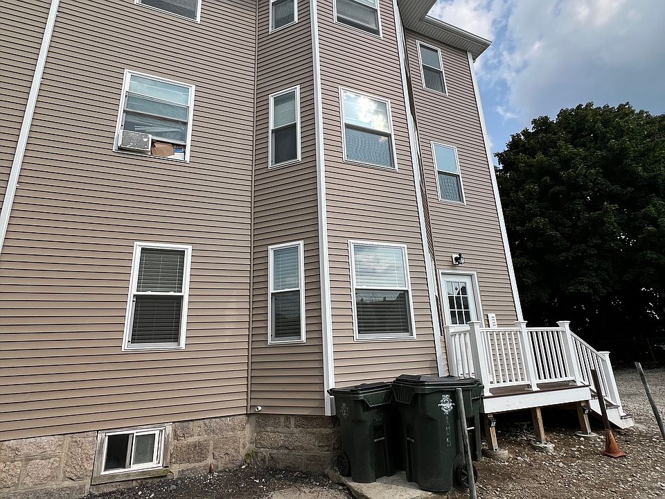 1st image of 105 Reney St #1