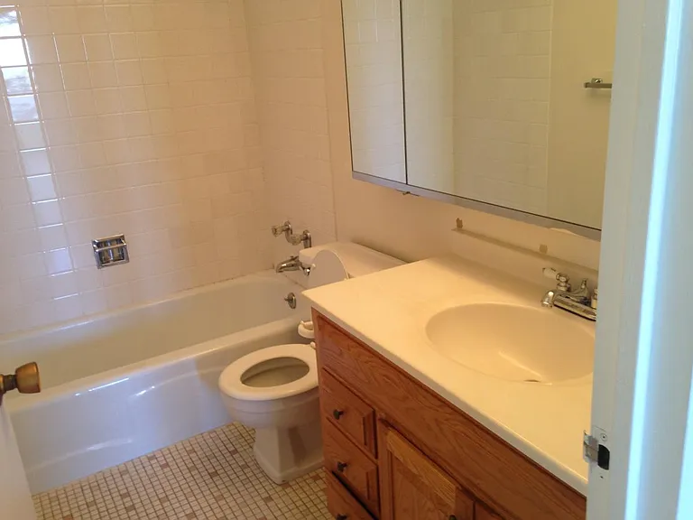 3930 N Pine Grove Ave #24 — Photo 11