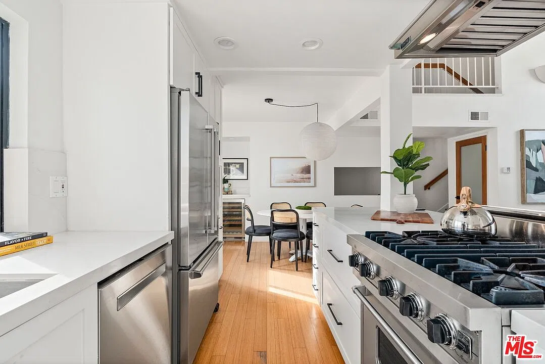 2 bed, 2.5 bath, 1563 sqft, $7,500 — Photo 3