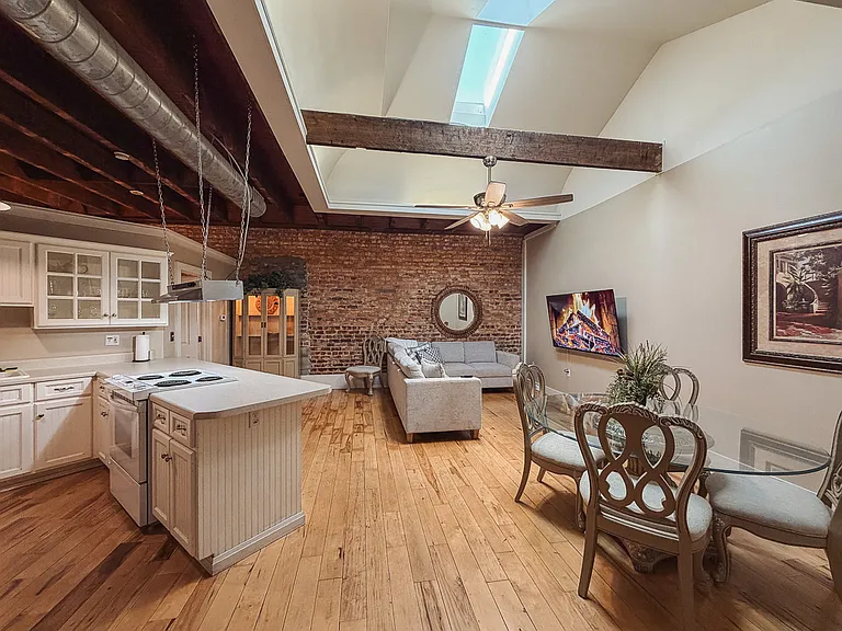103 Court Sq #6 — Photo 12