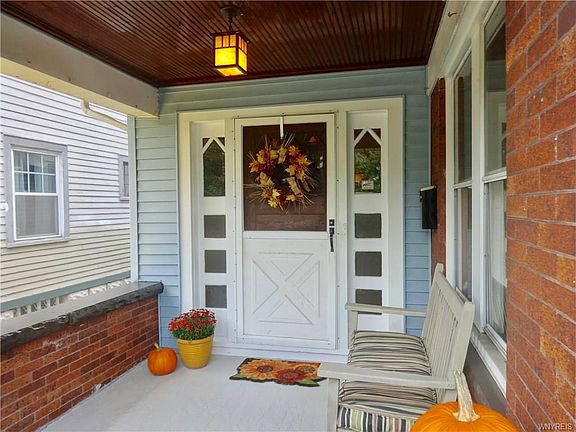 3rd image of 112 Montrose Ave