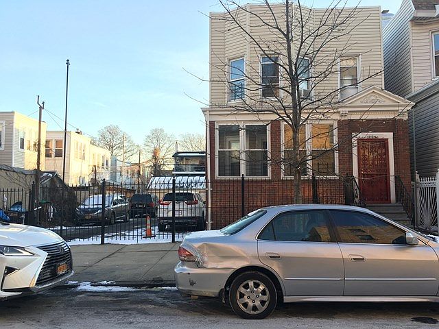 2nd image of 2064 Haviland Ave