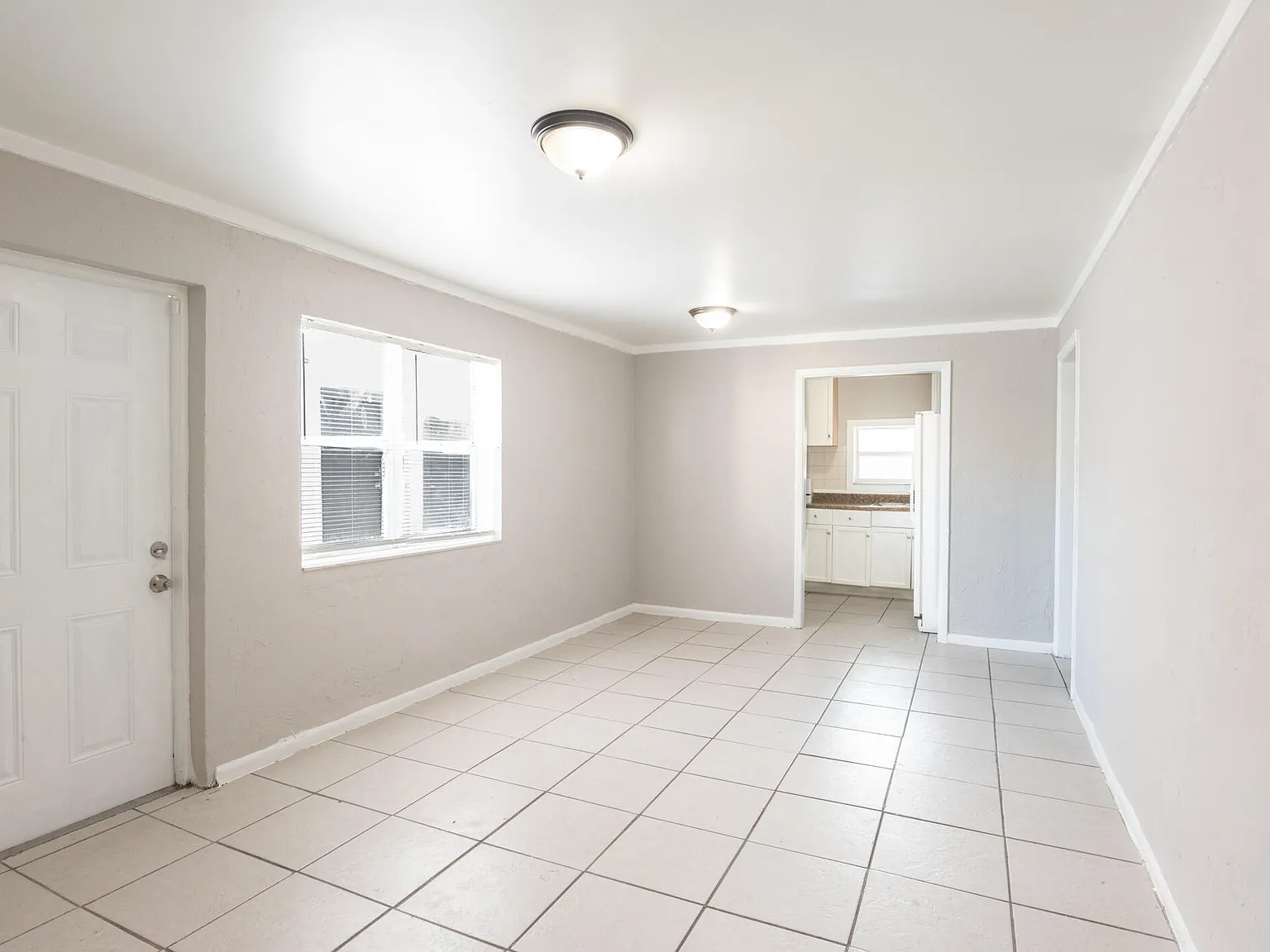 3 bed, 1.0 bath, 828 sqft, $2,500 — Photo 1