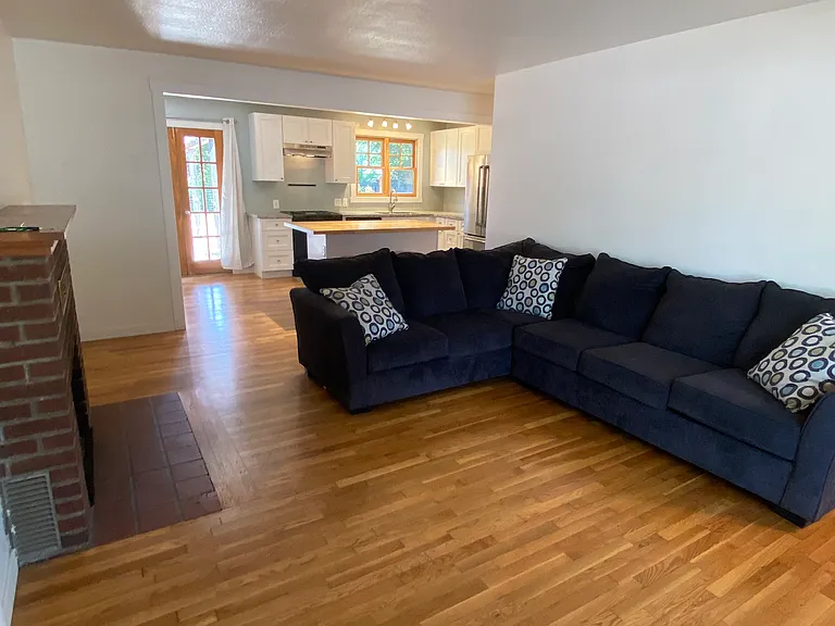 1042 Winchester Ave — Photo 7