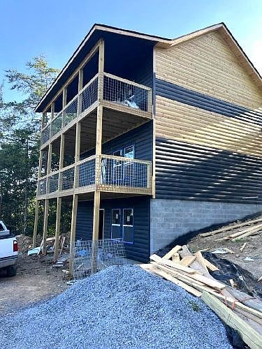 2nd image of 643 Fairgarden Cir