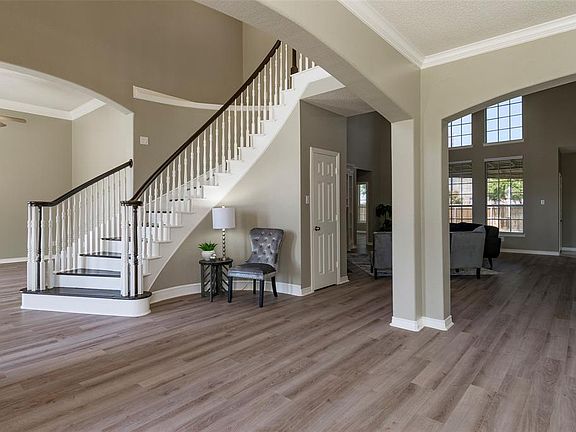 5th image of 4229 Barnsley Dr