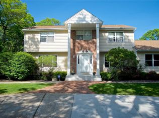 298 Pidgeon Hill Rd, Huntington Station, NY 11746