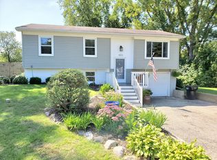 2212 Elmer Dr NE, Grand Rapids, MI 49525
