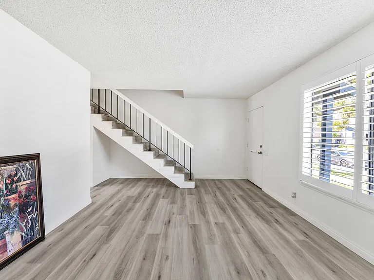 802 1/2 Silver Fir Rd — Photo 4