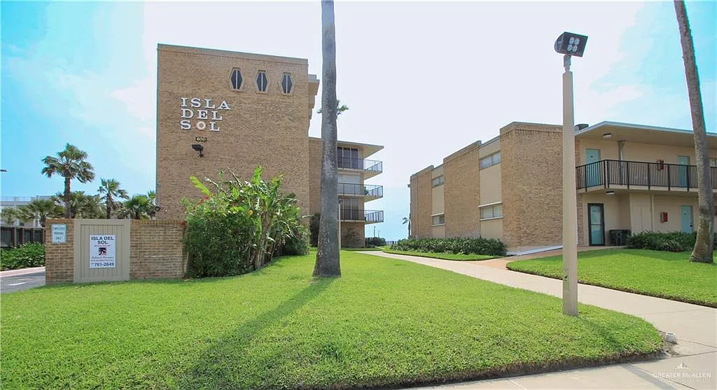 2 bed, 2.0 bath, 929 sqft, $3,050 — Photo 1