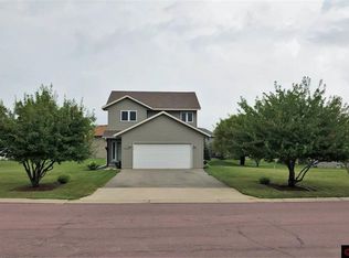204 Tanager Rd, Mankato, MN 56001