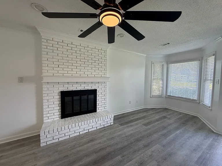 425 Autumnwood Dr SW — Photo 16
