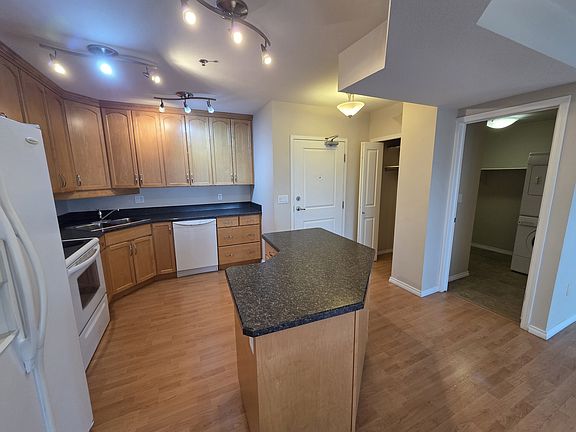 5th image of 902 Spadina Cres E #1303