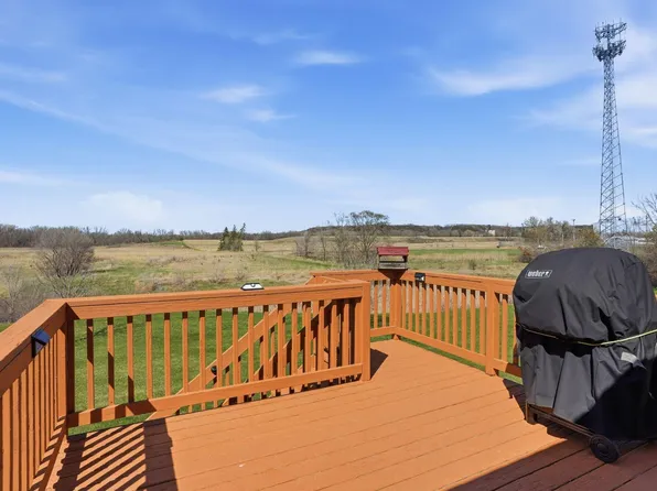 642 Union Ct, Cannon Falls, MN 55009