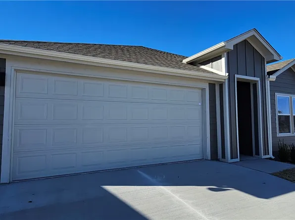 107 NW Bellflower St, Gentry, AR 72734