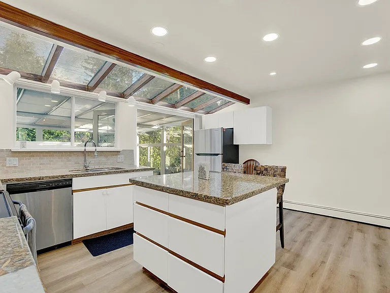 638 Elstree Pl — Photo 15