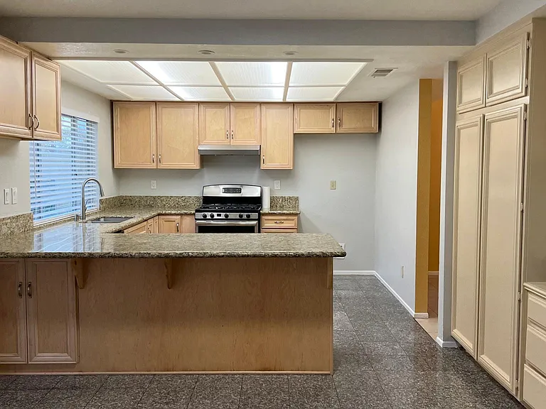 8558 Sandhill Dr — Photo 12