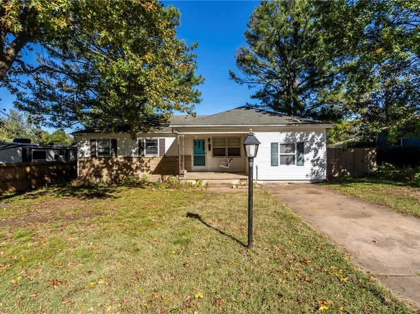 825 W Granite St, Siloam Springs, AR 72761