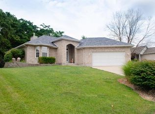 428 E Locust St, Columbia, IL 62236