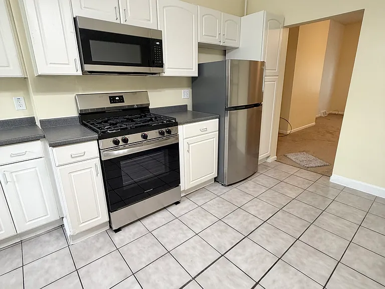1412 Main St #2 — Photo 8