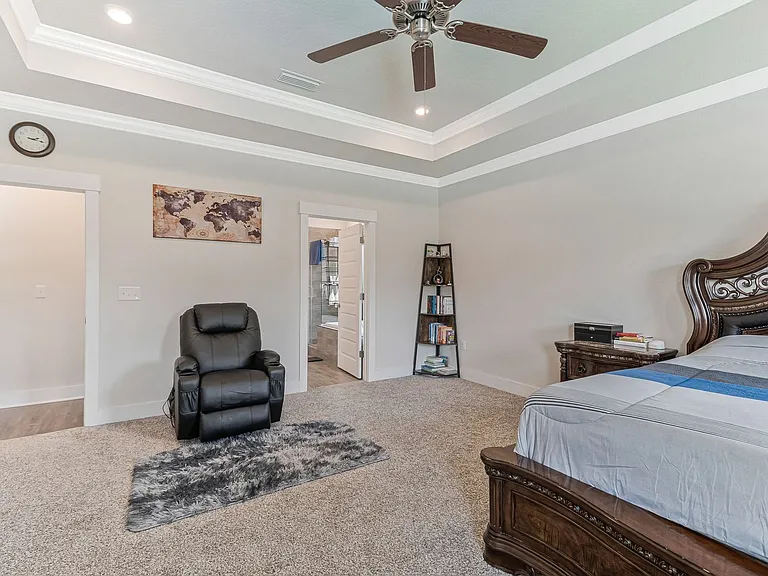 6076 Cherry Hill Cir — Photo 16