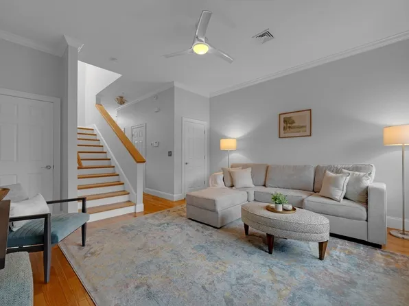 40 Park St #4, Attleboro, MA 02703