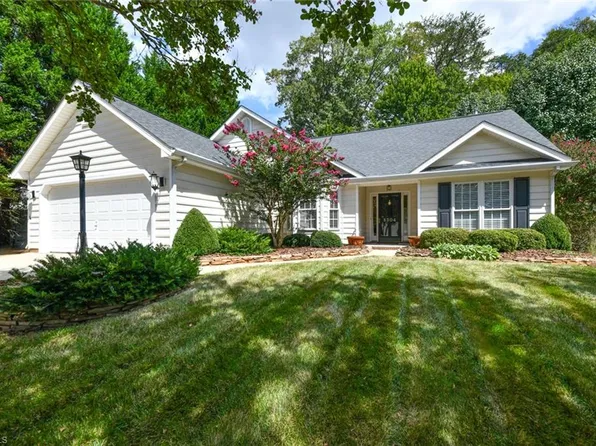 5304 Brookstead Dr, Summerfield, NC 27358