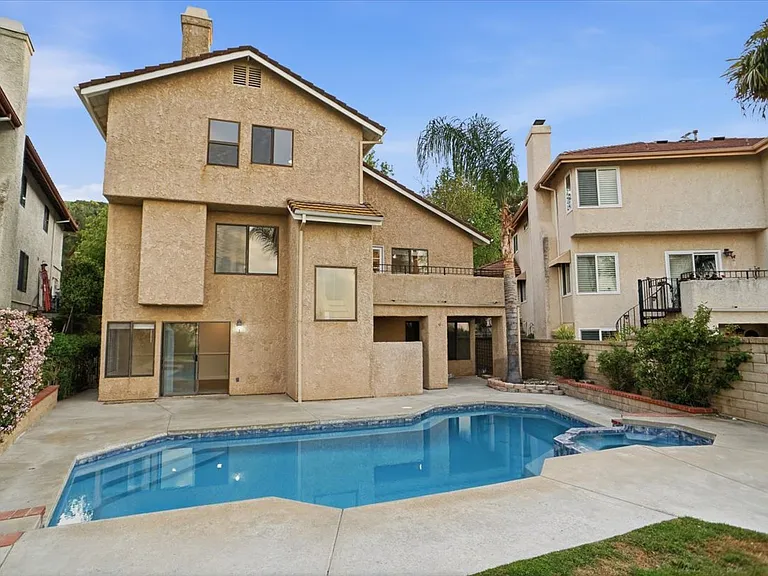 24124 Mentry Dr — Photo 24