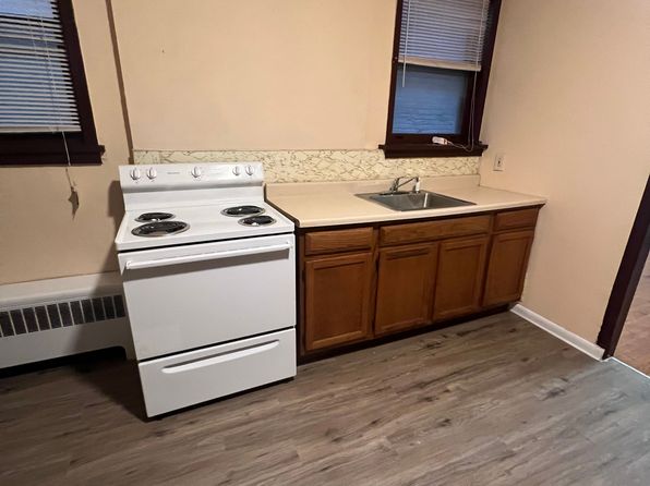 2332 Broadway APT 1F, Watervliet, NY 12189