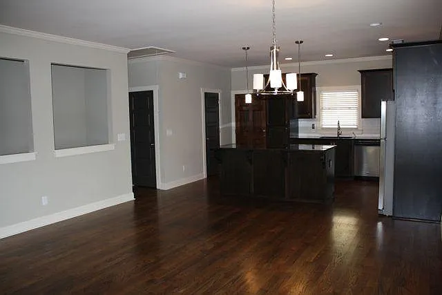 4 bed, 4.5 bath, 2200 sqft, $3,966 — Photo 4