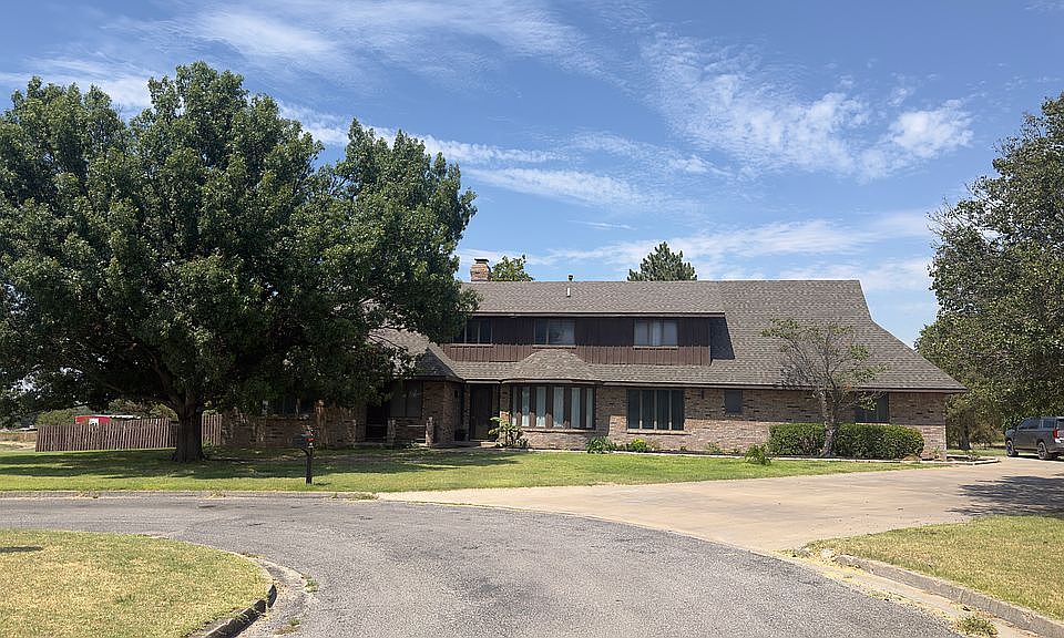 1st image of 190 Maple Dr