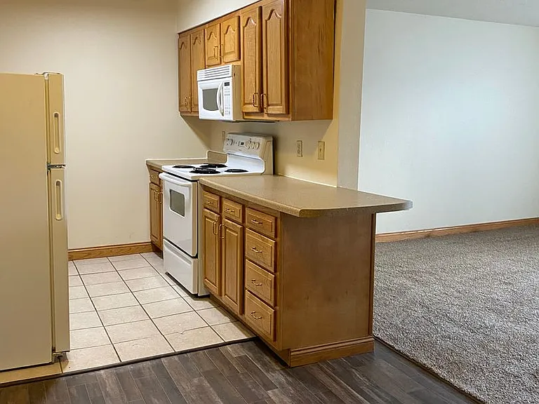 Crestwood Apartments — Photo 47