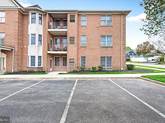 2nd image of 11 Rosewood Ct Unit 101
