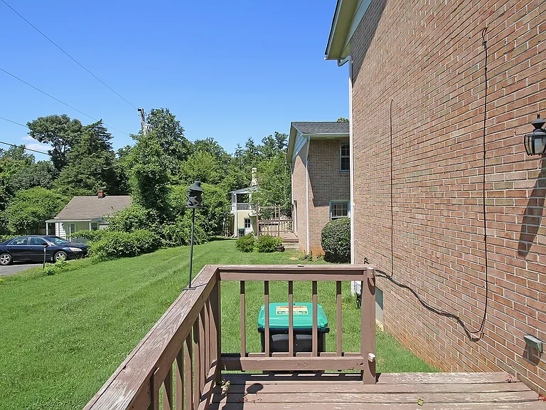 2512 Fontaine Ave #B — Photo 11