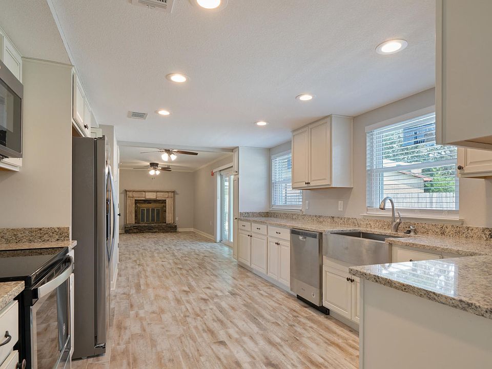 1st image of 709 Avenue Due Fontaine Bleau