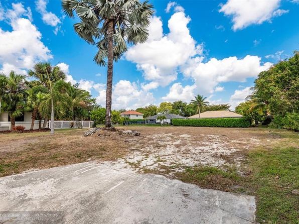 5939 NW 52nd St, Coral Springs, FL 33067
