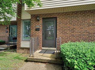 2162 Village West Dr S, Lapeer, MI