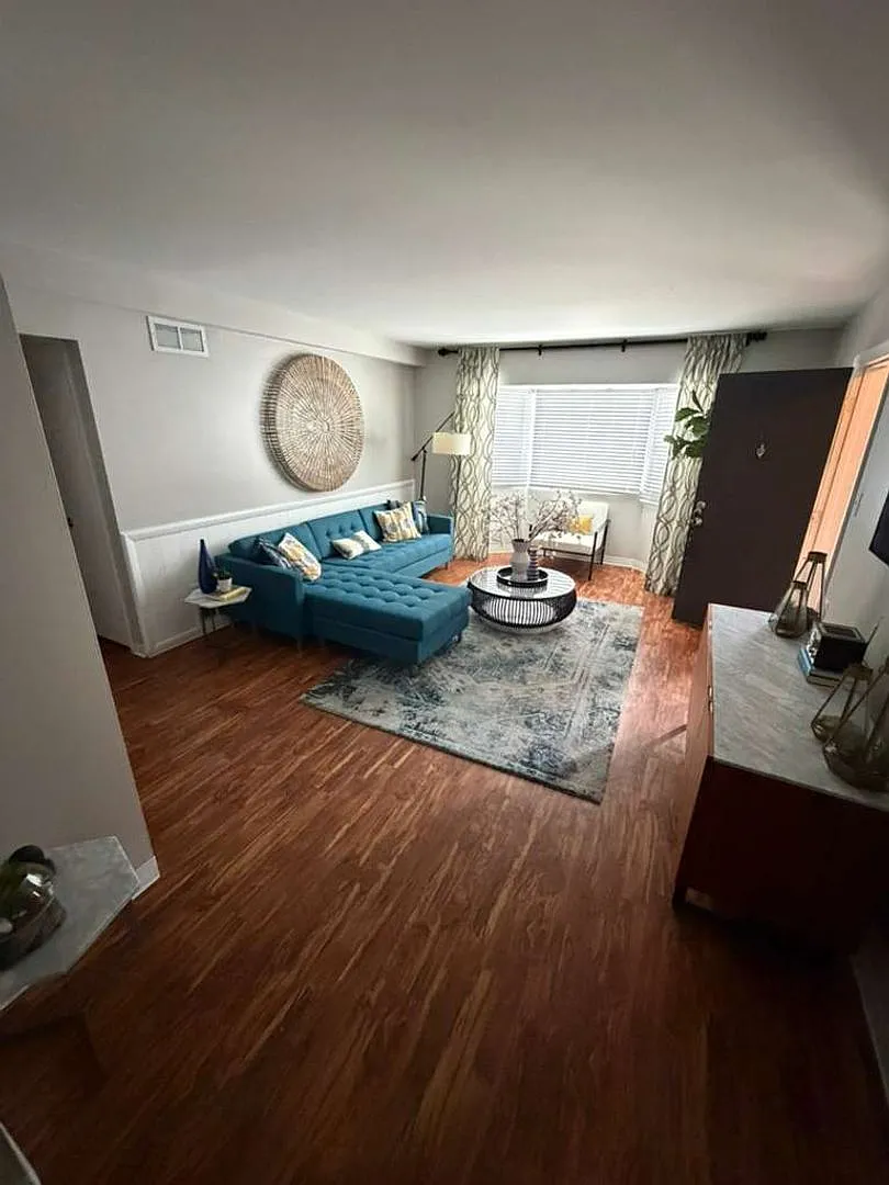 NorthStar Deluxe Spacious 2-Bedroom, 1-Bath Apartment — Photo 2